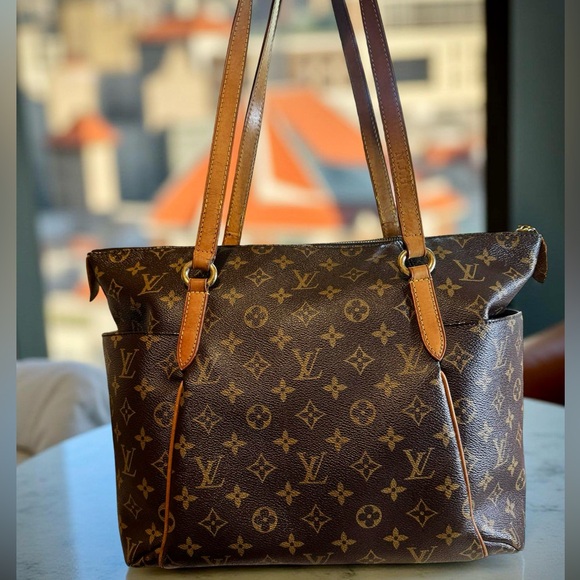 Louis Vuitton Monogram Totally MM - Picture 2 of 15